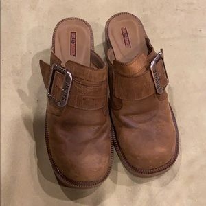 Harley Davidson leather clogs in likenew condition